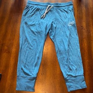 Nike capri pants